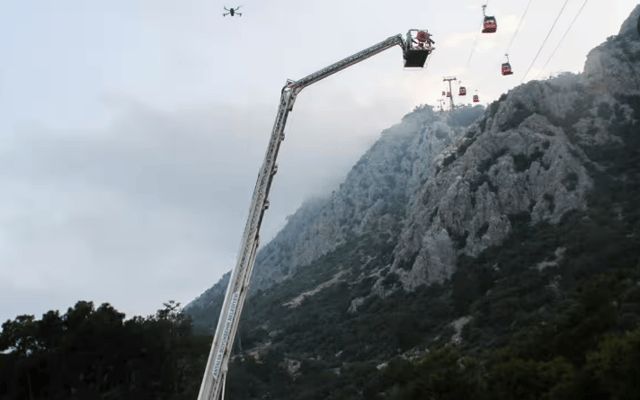 حادث تلفريك مروع في تركيا.. مصرع شخص واحتجاز 184 في الجو (صور)