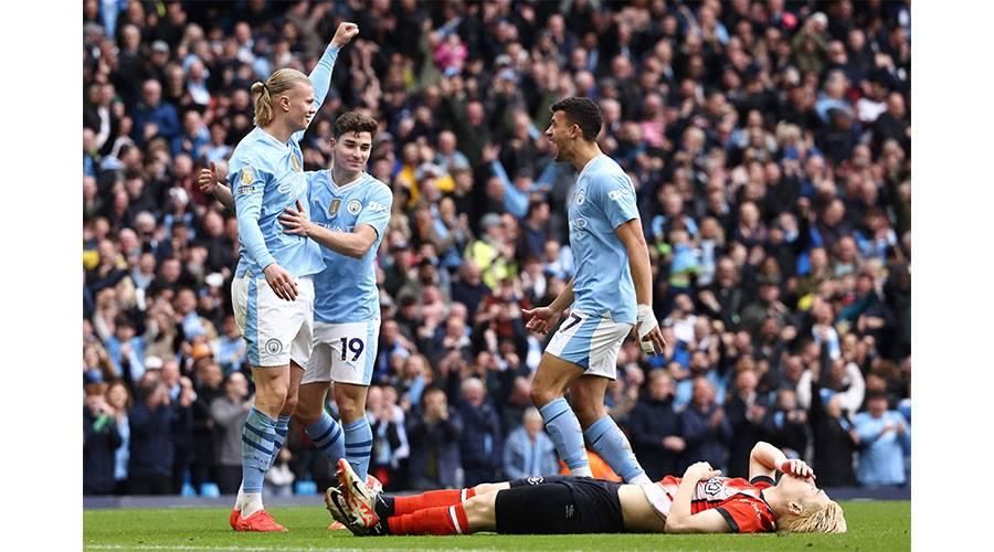 سيتي يضع أرسنال وليفربول تحت الضغط بتربعه على صدارة«البريميرليغ»