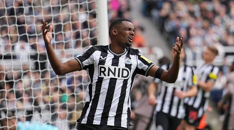 نيوكاسل يدخل المراكز الأوروبية بفوز رباعي على توتنهام