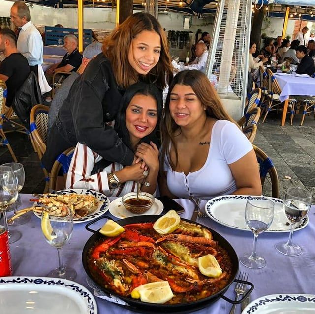 لماذا ترفض رانيا يوسف زواج ابنتيها قبل سن الثلاثين؟