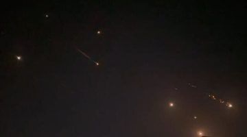 إسرائيل وأمريكا تعترضان الطائرات المسيرة والصواريخ الإيرانية فوق سوريا.. تفاصيل