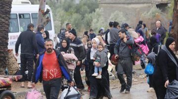 شاهد.. سقوط جرحى برصاص الاحتلال الصهيوني خلال عودتهم إلى مناطقهم بشمال غزة