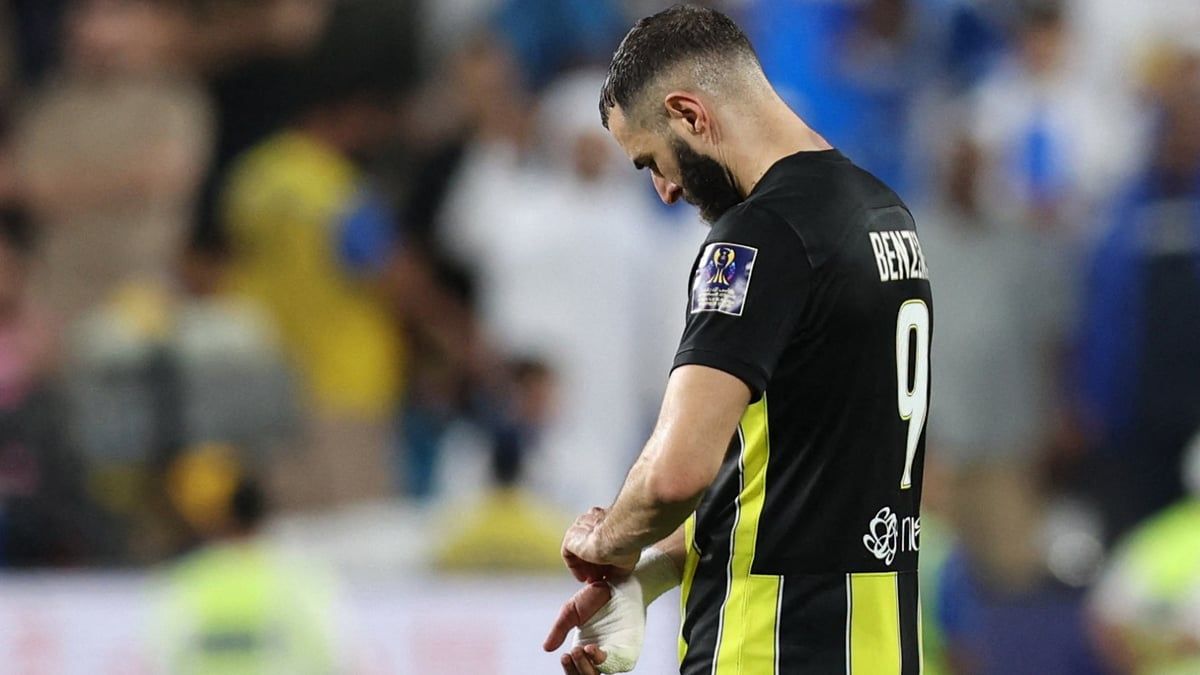 ممثلة هندية تثير جدلا بشأن ارتباطها بكريم بنزيما (صور)