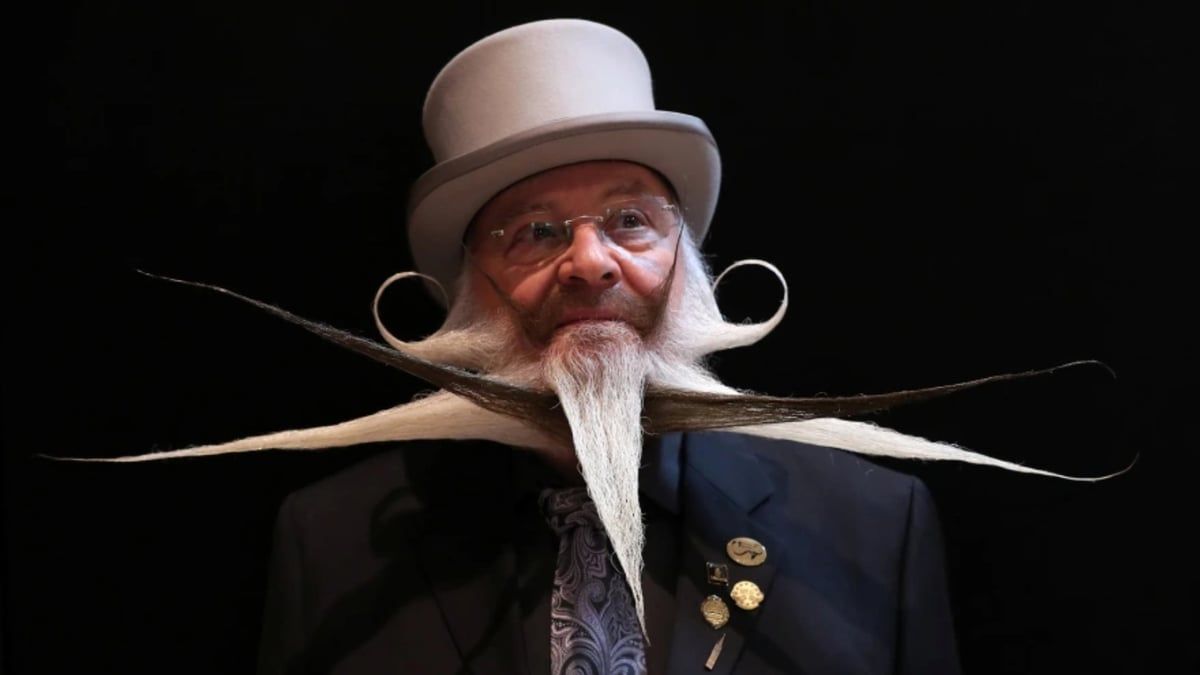 أطول "سلسلة لحى" في العالم بطول 60 مترًا (فيديو)