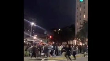 صراخ وعويل .. هلع الإسرائيليين في الشوارع خوفًا من الصواريخ الإيرانية