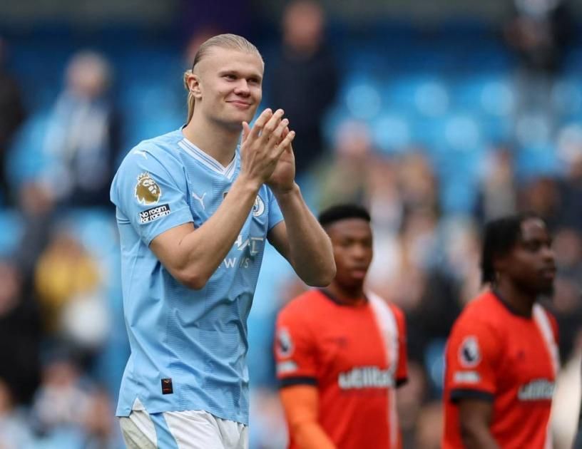 هالاند يرد على أسطورة اليونايتد بهز شباك 22 فريقاً