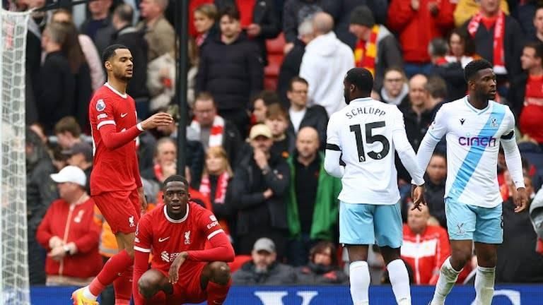 كريستال بالاس يبعد ليفربول عن صدارة الدوري الإنجليزي