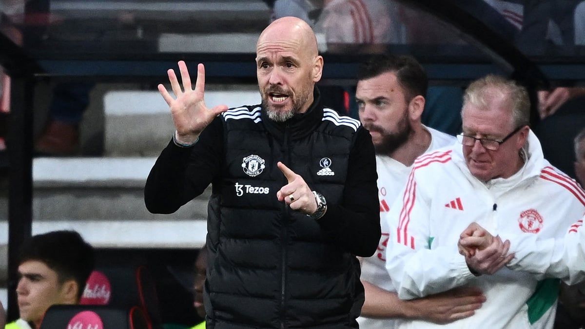 تين هاغ يغادر مؤتمرا صحفيا بعد مواجهته بسؤال محرج (فيديو)