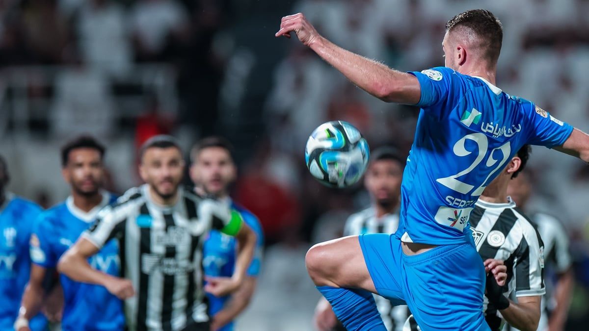 شكوى من ناد عاصمي توقف حكمين سعوديين