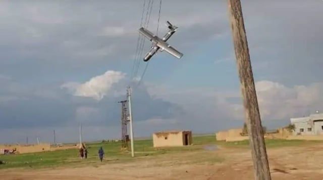 ما حقيقة صورة المسيرة الإيرانية العالقة بأسلاك كهرباء في الأردن؟