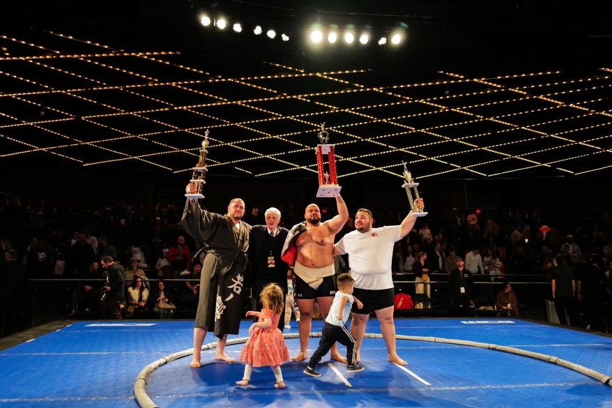 بطولة العالم لمصارعة السومو تهز MSG – صور - موقع الخليج الان