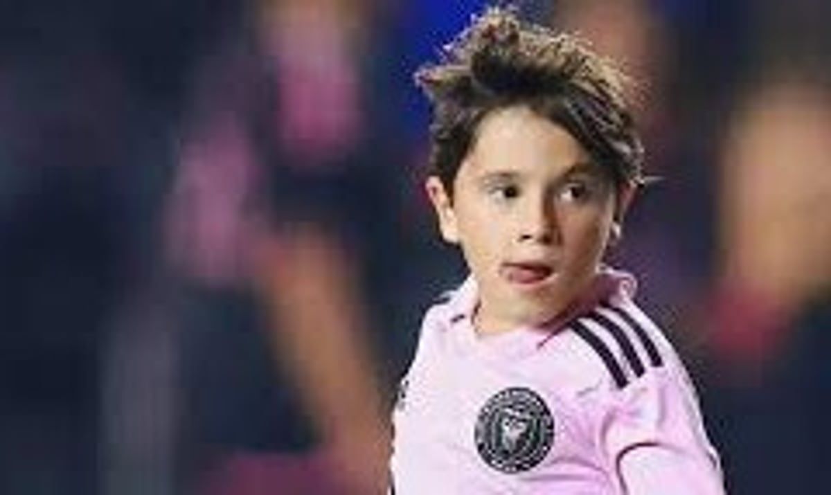 نجل ميسي يسجل خماسية ويحتفل على طريقة والده (فيديو)