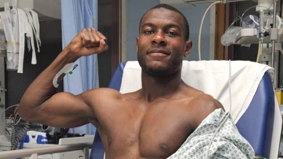 نجم روما يطمئن المشجعين بعد سقوطه أرضاً