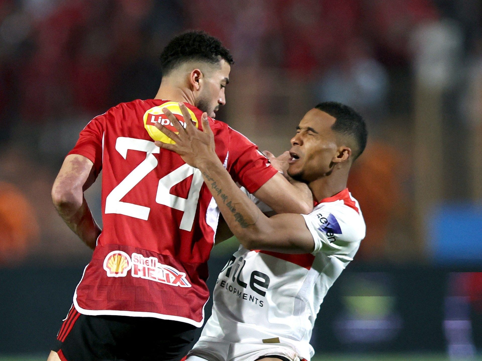 الزمالك يتعرض لـ3 عقوبات “لسحب وإخفاء الكرات” خلال مواجهة الأهلي بالدوري المصري - موقع الخليج الان