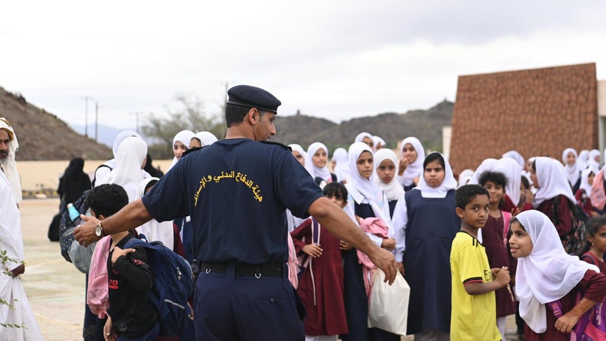 صورة "مزيفة" لطفل غريق في سيول عُمان تحظى بتفاعل واسع