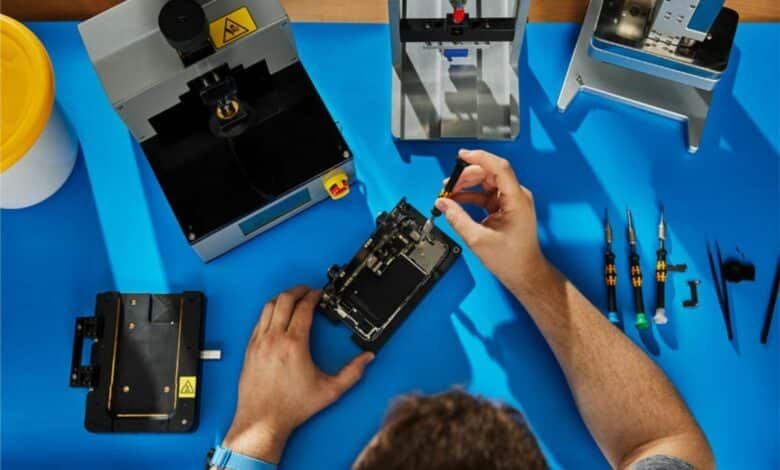 آبل تسمح باستخدام قطع الغيار المستعملة في إصلاح هواتف آيفون - موقع الخليج الان