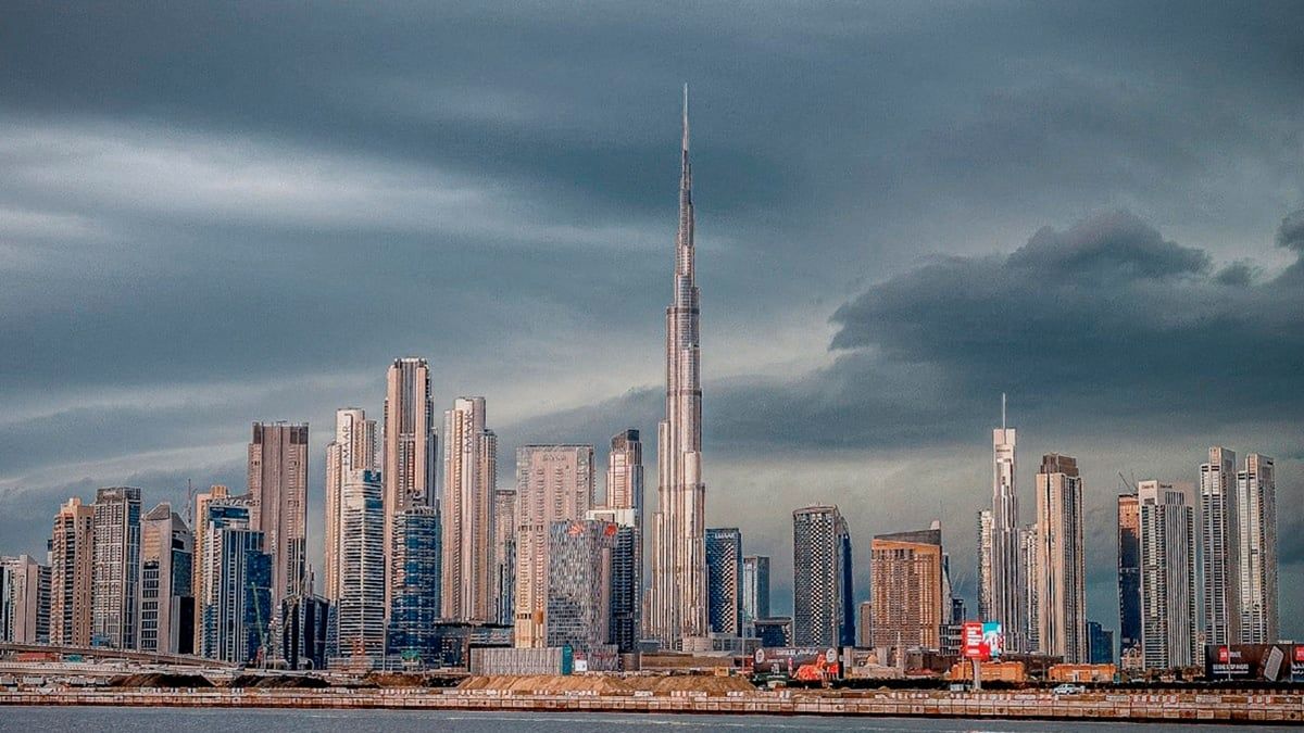 مشاهد مهيبة للحظة وصول العاصفة إلى دبي (فيديو)