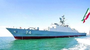 مدمرة في خليج عدن.. قرار عاجل من إيران لتأمين سفنها التجارية في البحر الأحمر