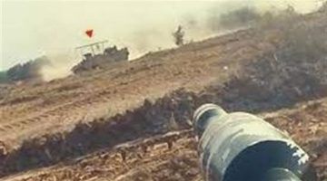 أحرقتها.. كتائب القسام تعلن استهداف جرافة إسرائيلية في دير البلح وسط غزة