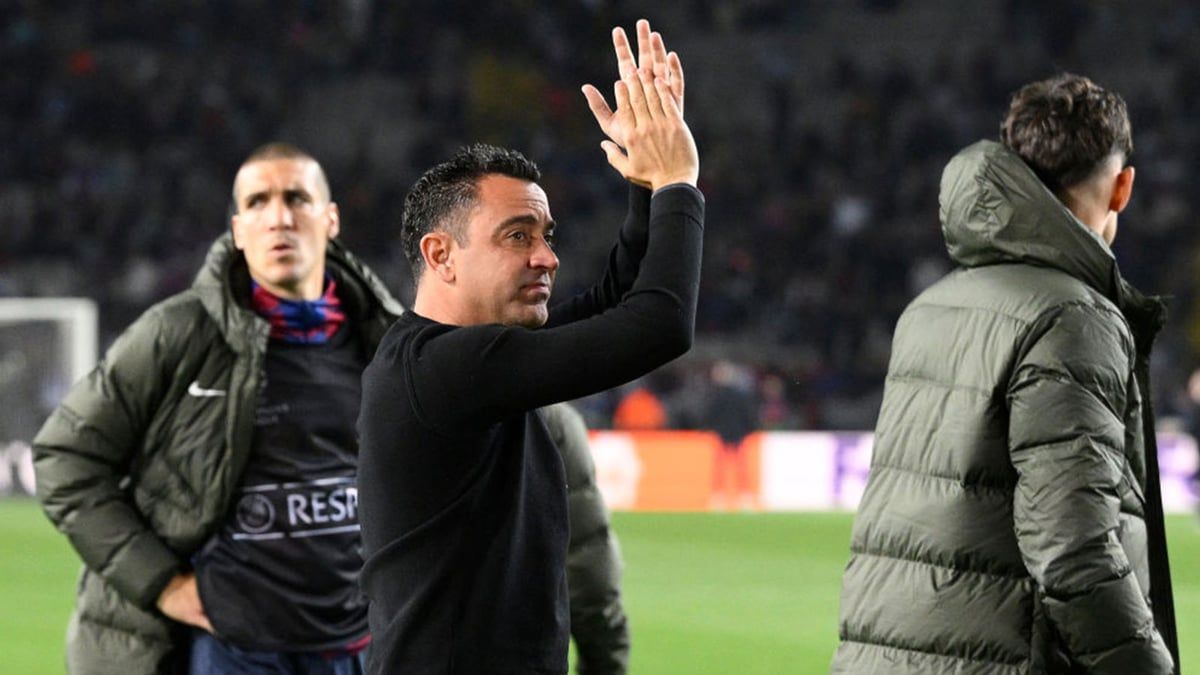 تشافي يشن هجومًا رهيبًا على حكم مباراة برشلونة وسان جيرمان