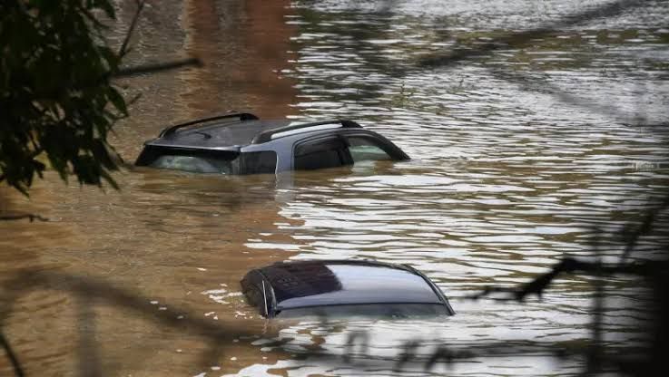إجلاء نحو 117 ألف شخص بسبب الفيضانات في كازاخستان|شاهد