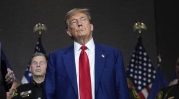 تفاصيل اليوم الأول من المحاكمة الجنائية التاريخية لـ ترامب| تقرير