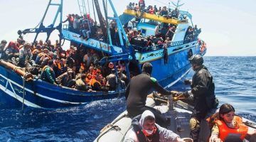 القوات المسلحة المغربية تنقذ 131 مهاجرا غير شرعيا