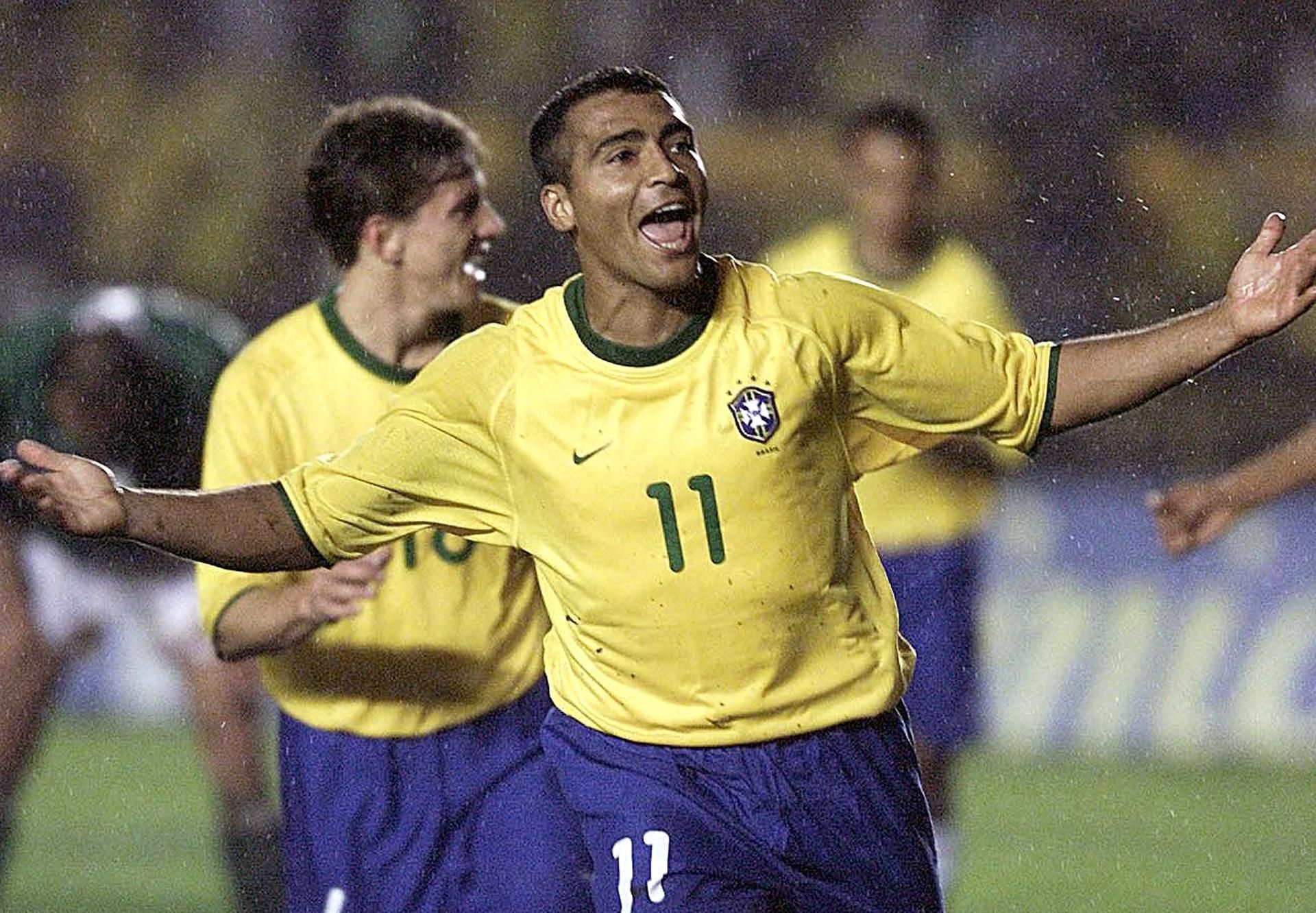 النجم البرازيلي روماريو يعود من الاعتزال في سن 58 عاما - موقع الخليج الان