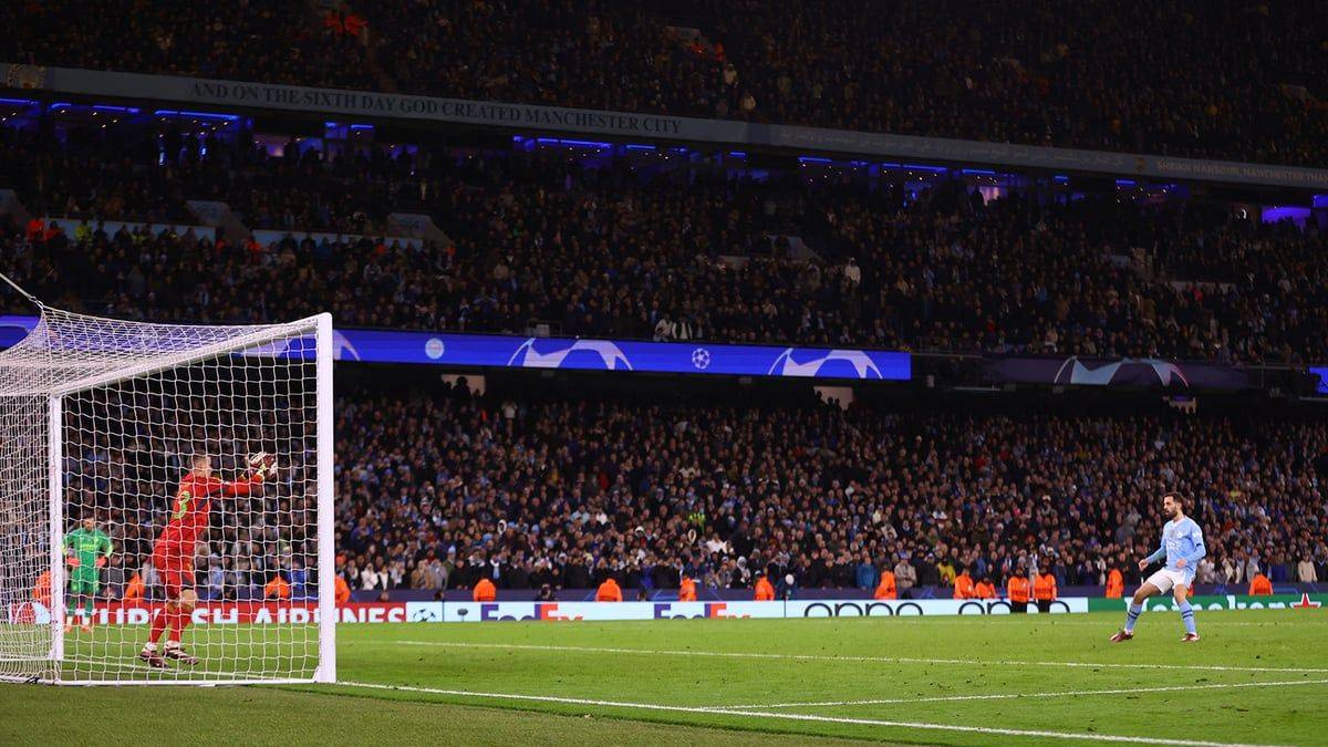 برناردو سيلفا ينفذ ضربة ترجيح بطريقة كارثية (فيديو)