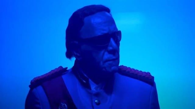 شبيه عادل إمام.. حين تبني مجدك على صدفة سعيدة (صور)