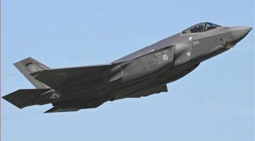 فتح طائرة حربية لجدار الصوت.. انفجارات قوية تهز اللاذقية