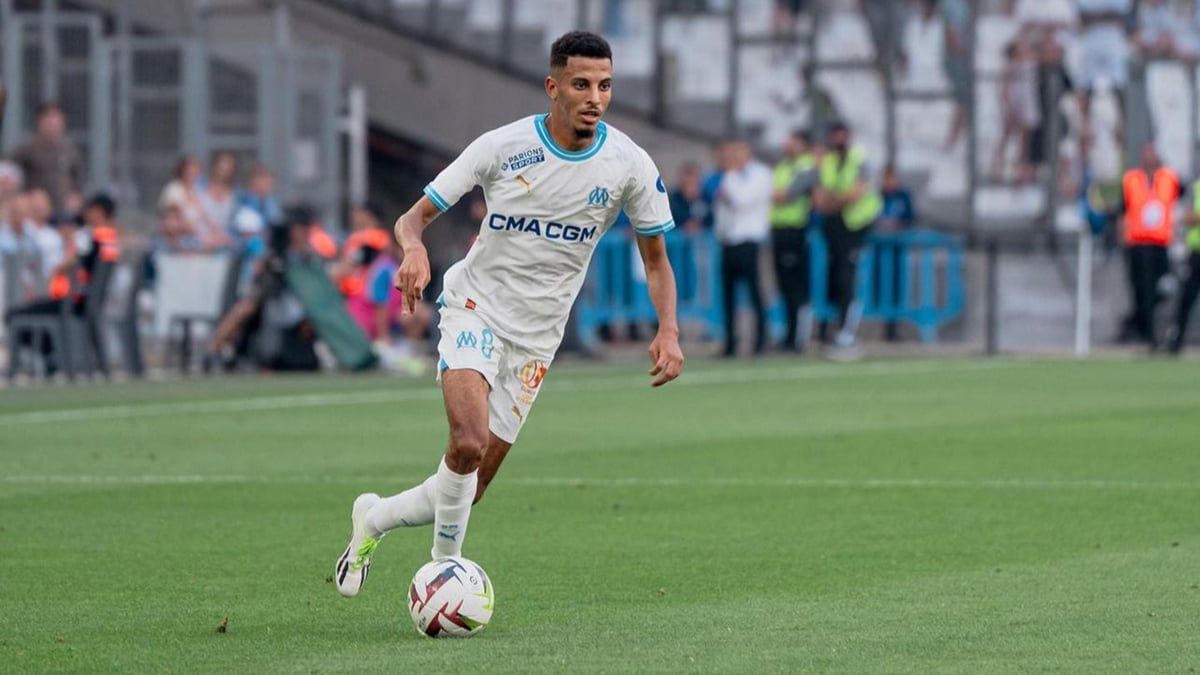 عز الدين أوناحي يوافق على ارتداء قميص الاتحاد السعودي