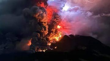 إندونيسيا تصدر إنذارًا بتسونامي مع ثوران بركان وإجلاء المئات