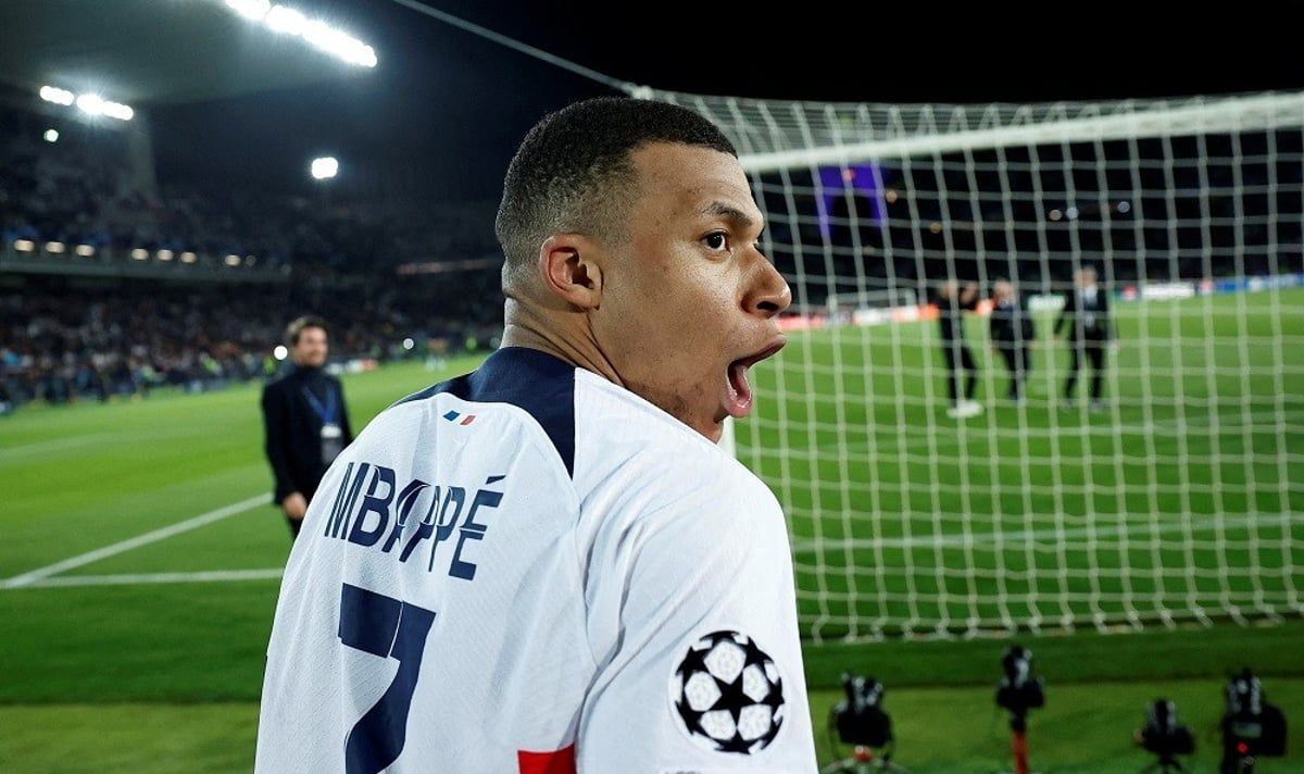 مشاجرة بين مبابي ولاعبي برشلونة في نفق الملعب