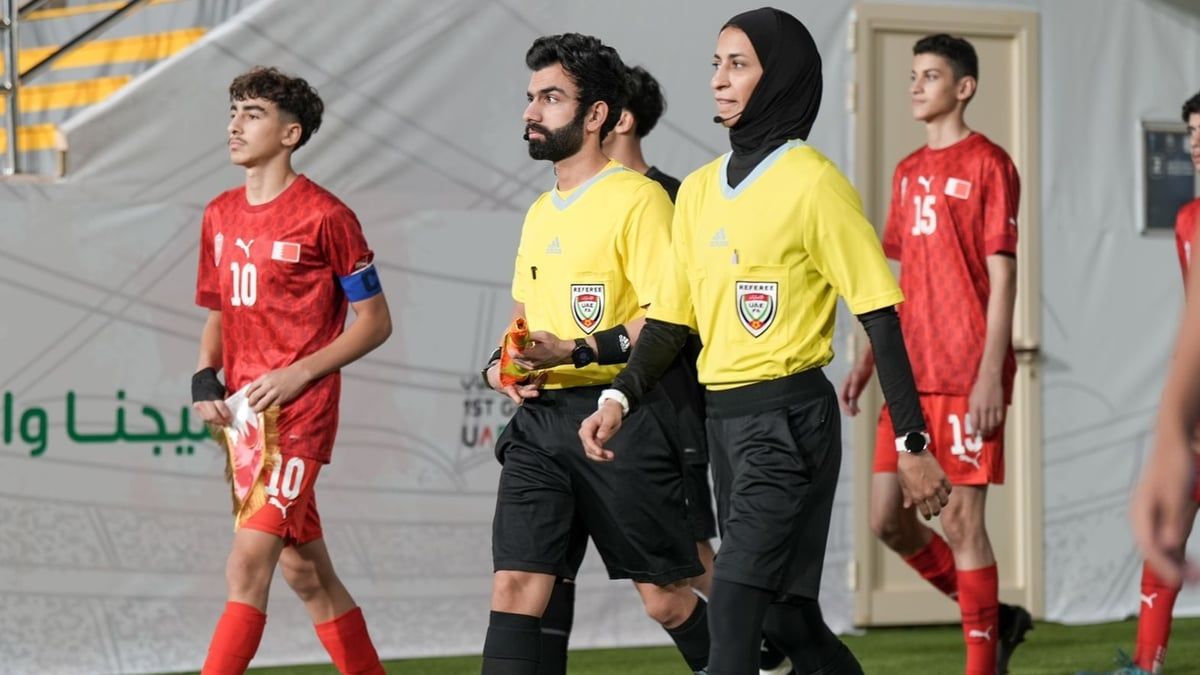 صححة// الإماراتية روضة المنصوري تدخل تاريخ الكرة الخليجية