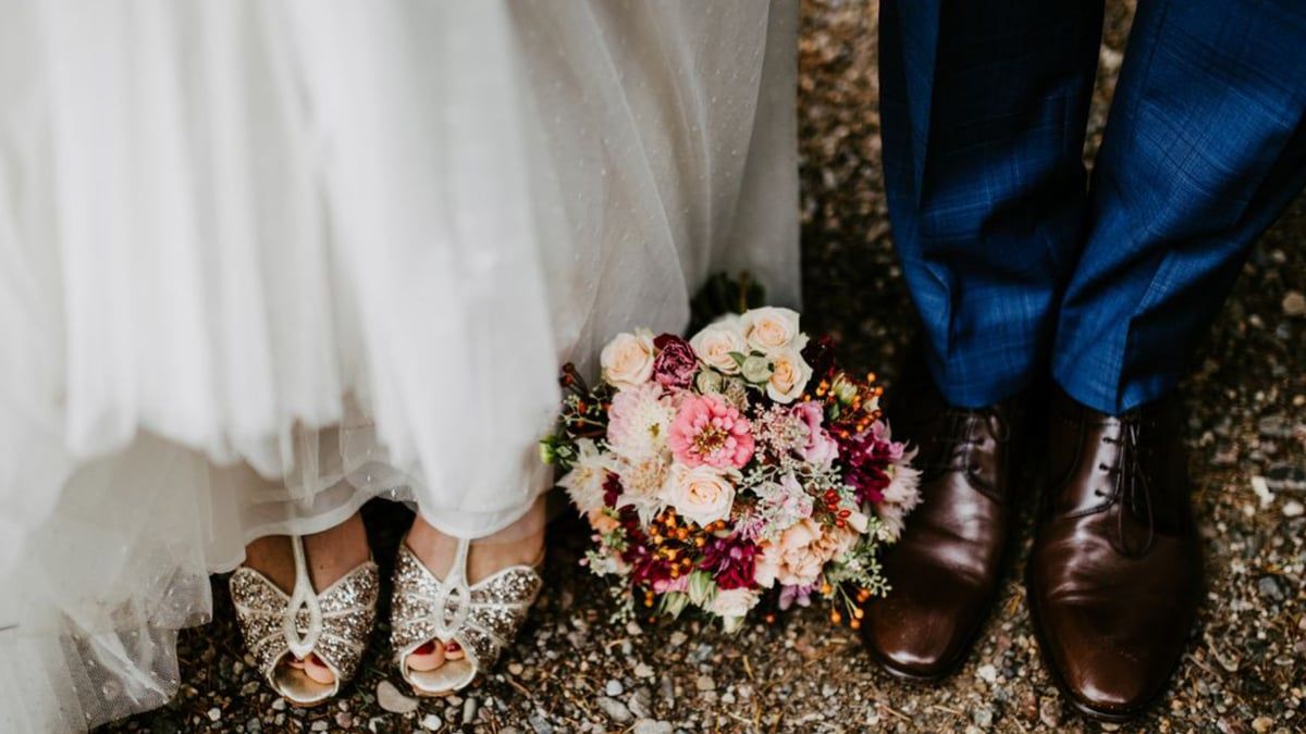 أحدهما فقد عينه وأصيب الآخر.. حفل زفاف في مصر ينتهي بمشاجرة