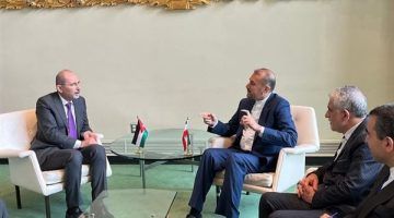 وجه له رسالة تحذير.. وزير خارجية الأردن يلتقي نظيره الإيراني في نيويورك