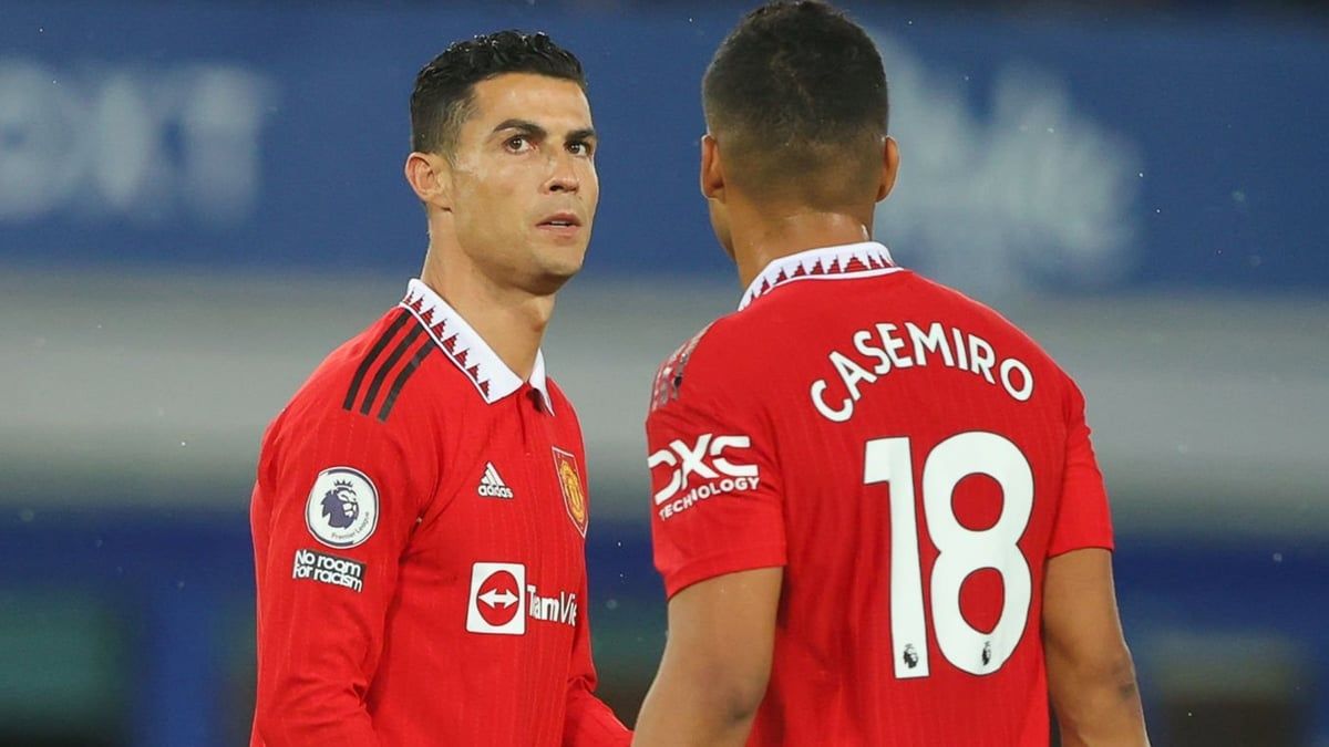 كاسيميرو "ينصف" رونالدو ويقارن بينه ومبابي