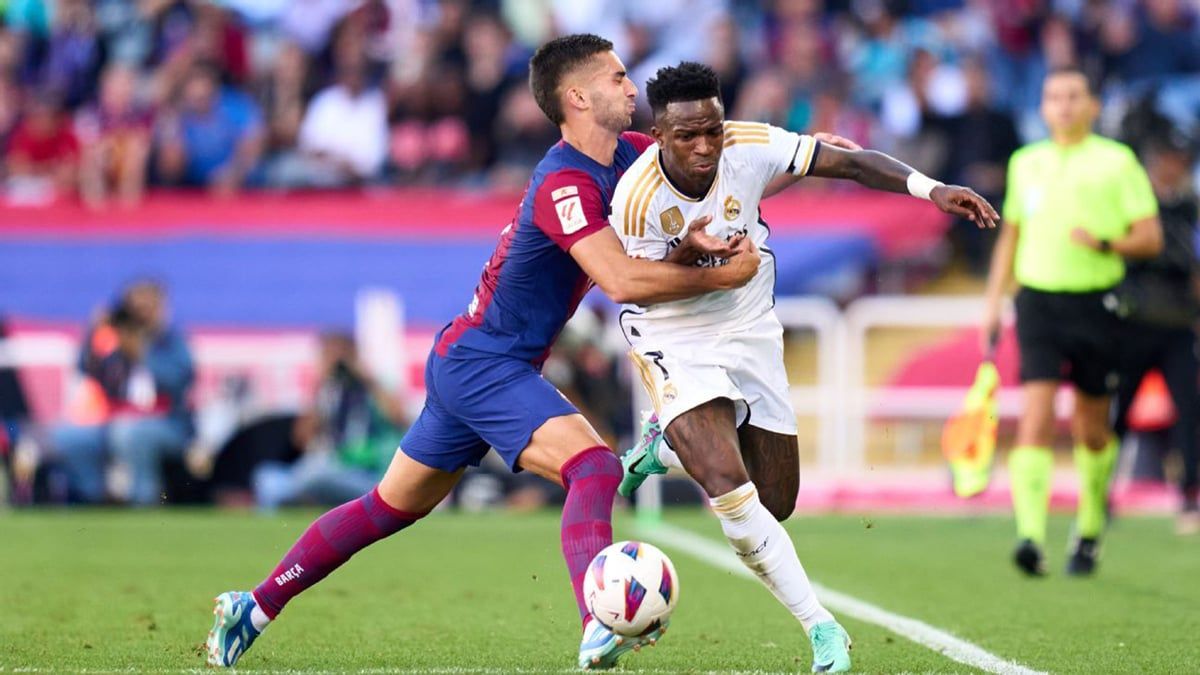 "الكلاسيكو" الفرصة الأخيرة لبرشلونة المحبَط لإنقاذ الموسم