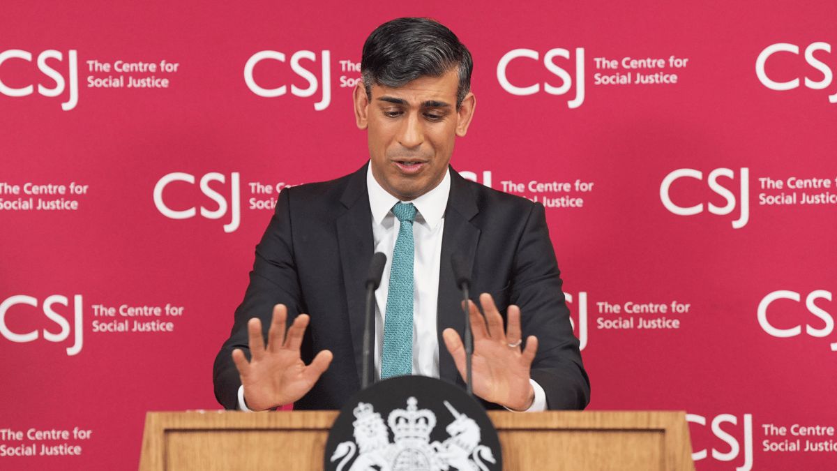 رئيس الوزراء البريطاني يعلق على استهداف إسرائيل لإيران