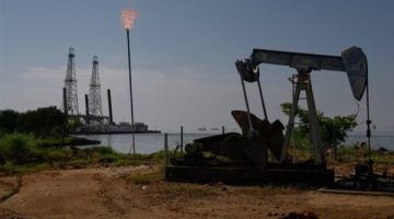 أسعار النفط تتجاهل الضربات الإسرائيلية على إيران