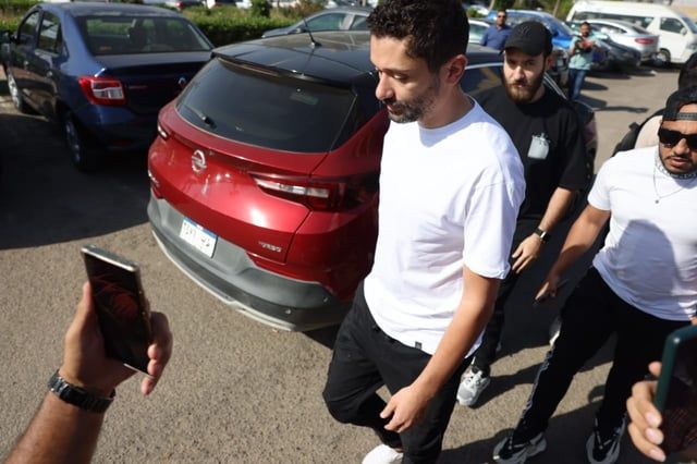 حضور واسع لنجوم الفن في جنازة الفنان صلاح السعدني (صور)