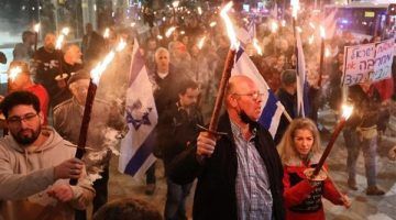 مظاهرات مسائية بـ55 موقعا في إسرائيل للمطالبة بتحديد موعد للانتخابات