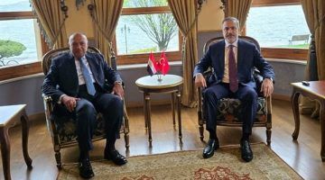 وزير الخارجية يلتقى نظيره التركي في مستهل زيارته إلى أنقرة