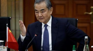 وزير الخارجية الصيني يدعو القوى الكبرى لتجنب التنافس في جنوب المحيط الهادئ