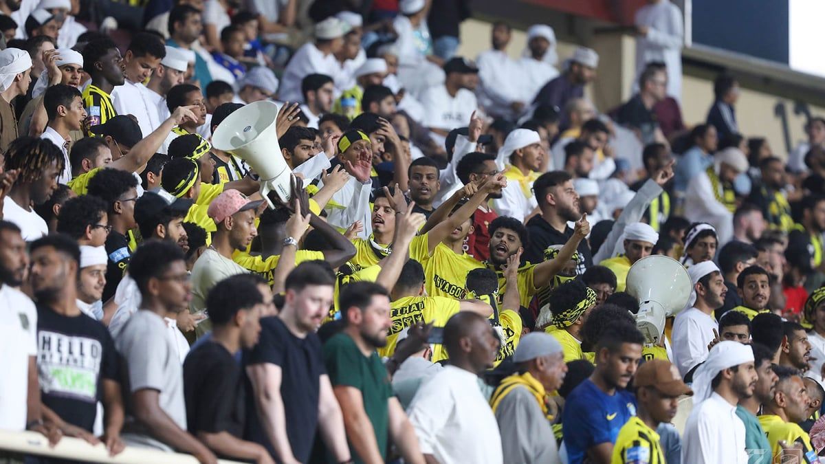 800 مشجع فقط.. سر عزوف جماهير الاتحاد عن مواجهة الحزم (فيديو)