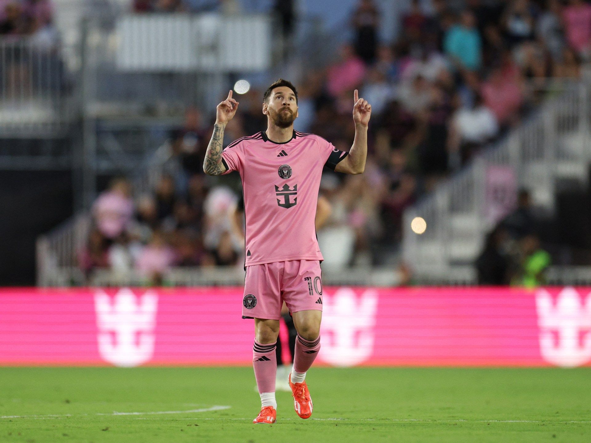 ميسي يتألق مجددا.. هدفان وتمريرة حاسمة في فوز إنتر ميامي - موقع الخليج الان