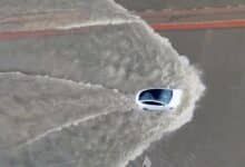 سيارة تسلا الكهربائية تطفو على الماء في الفيضان.. إليك التفاصيل - موقع الخليج الان