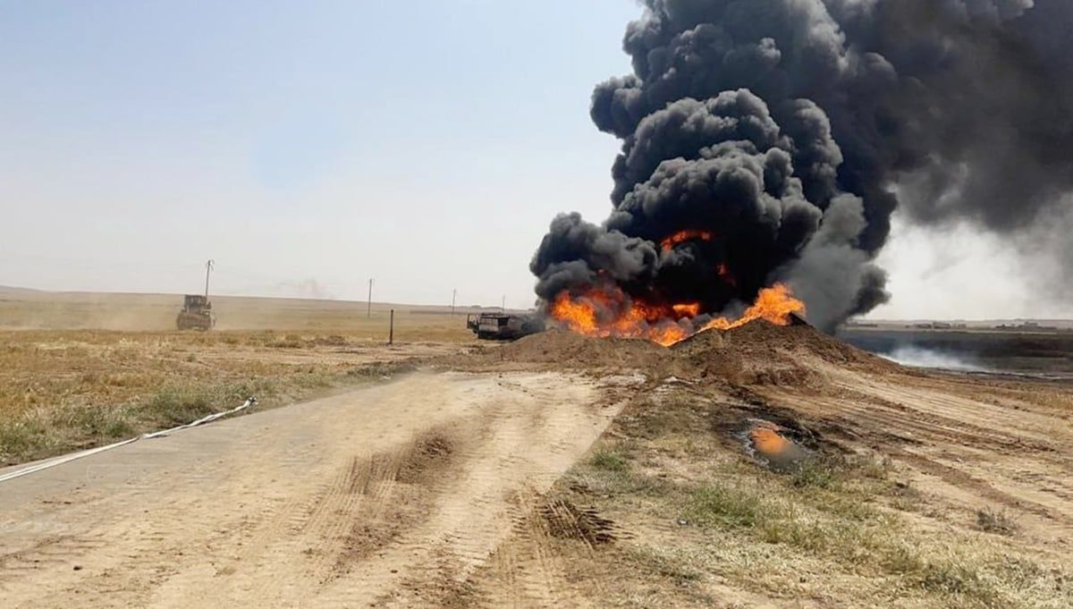 حريق في خط لنقل النفط الخام قرب حمص السورية (فيديو)