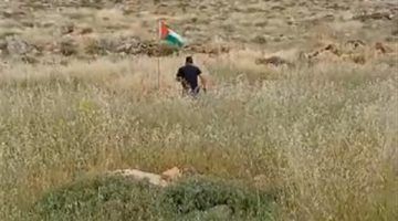 خلال إزالته علم فلسطين.. إصابة مستوطن بعبوة ناسفة في الضفة الغربية| فيديو